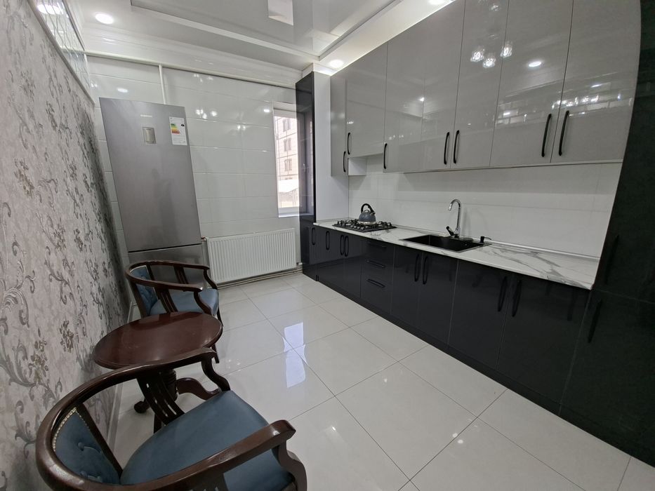 СРОЧНО ПРОДАЕТСЯ квартира 2-х этажная в центре города ТОРГ ЕСТЬ