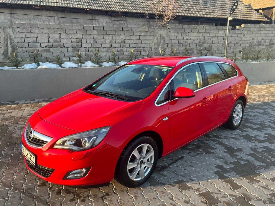 Vând Opel Astra J Sports Tourer 2.0 Cdti 160CP Euro 5 2011