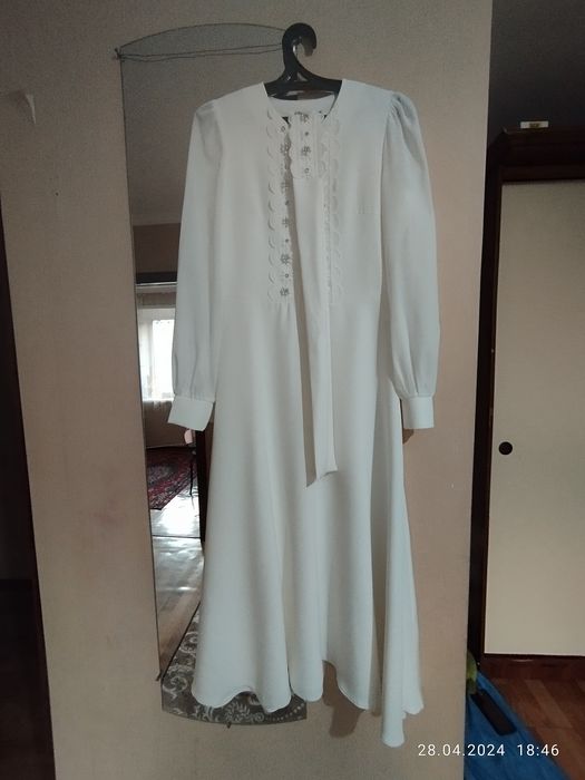 Продаю белое платье