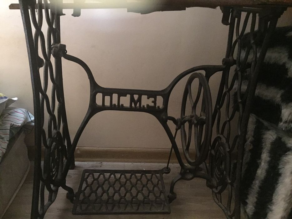 Продам станину от машинки старинной