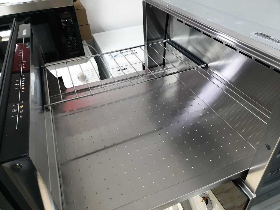 Miele Подгряващо Чекмедже с Дръжка за Вграждане в Кухня 29cm