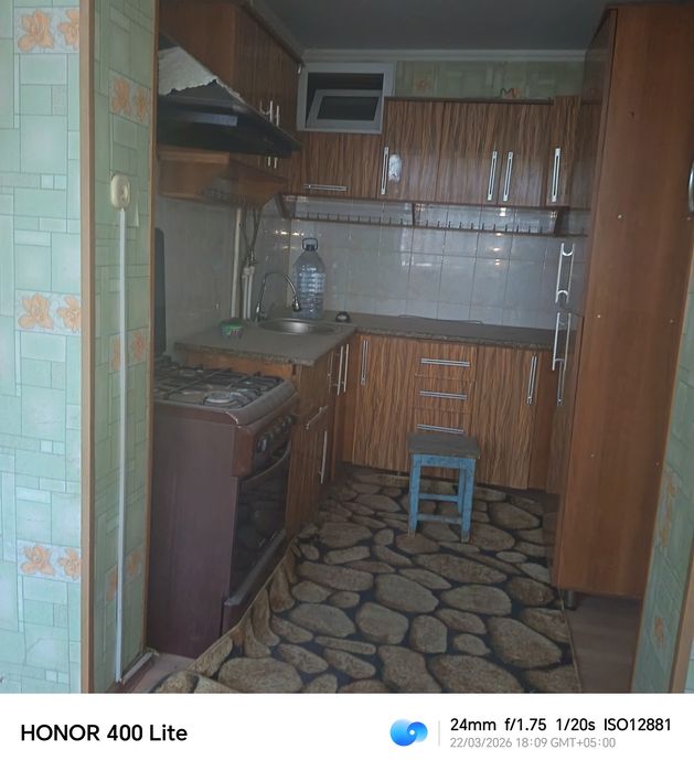 Срочно продаëтся 3 ком квартира на 1-этаже в микрорайоне