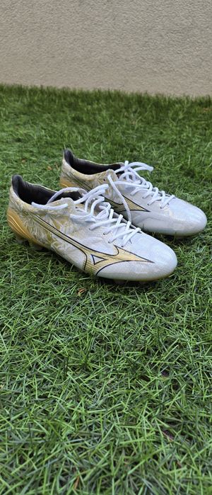Mizuno Alpha- Sergio Ramos model