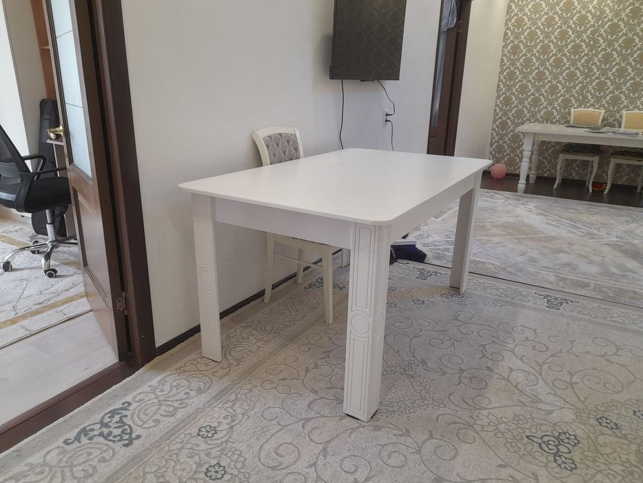 Продаётся  стол гостиной