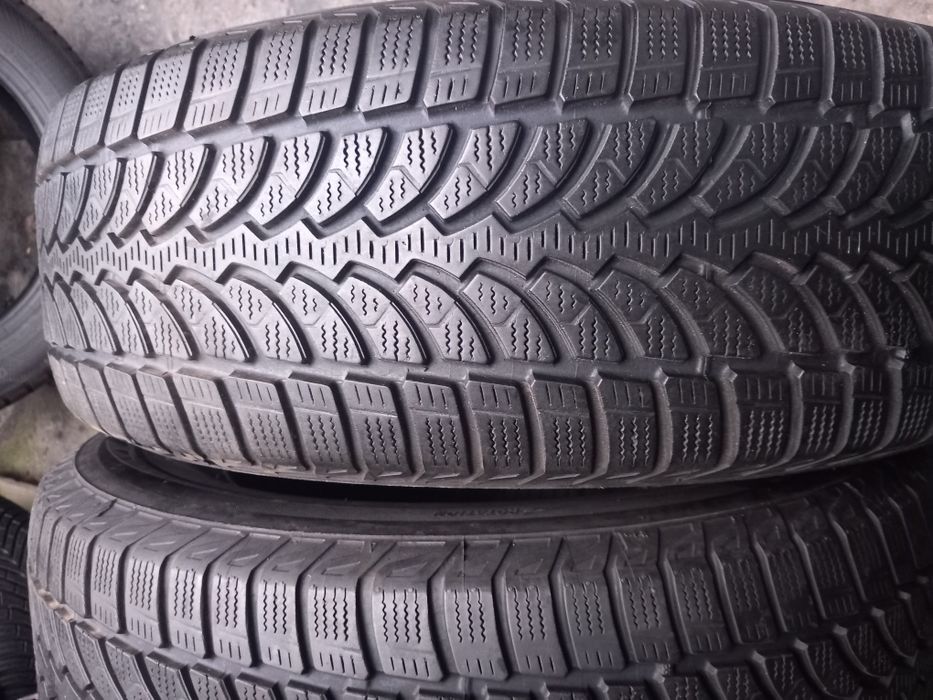 225/65r17 iarnă 2 bucăți marca Bridgestone, preț 190 lei bucata