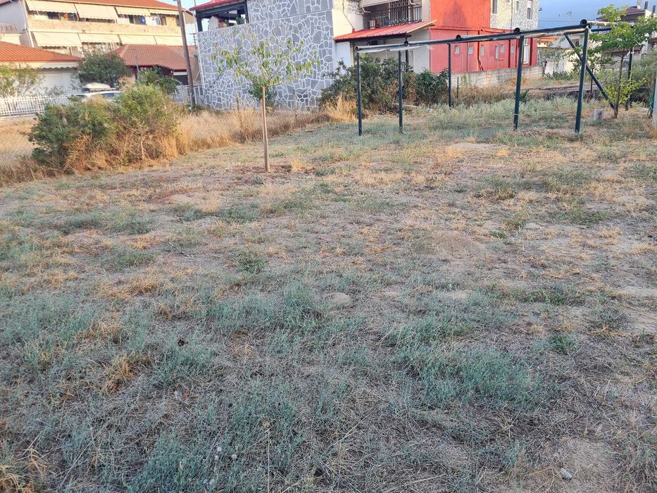 Продава се парцел в регулация 300 м2 в центъра на Неа Врасна, Гърция