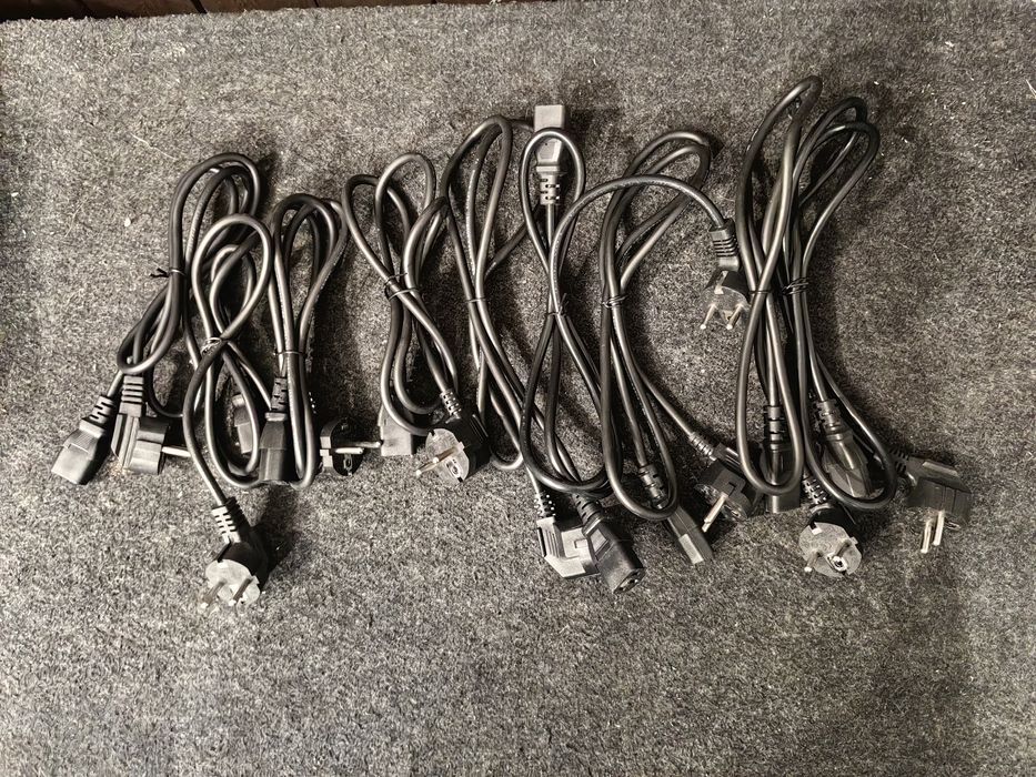 Стойки за осветление и захранващи кабели