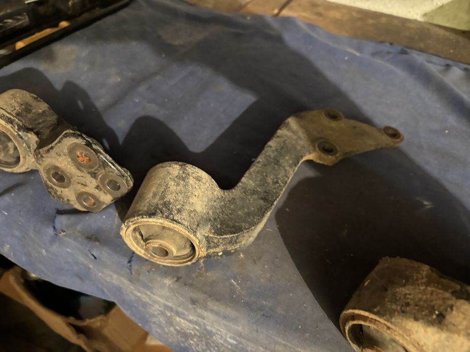 Лапи за преден мост на Сузуки Гранд Витара до 2004г.