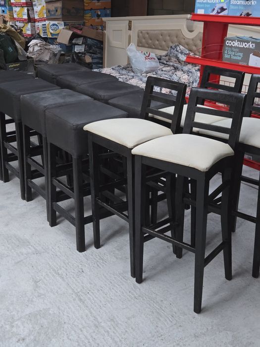 Бар стол от дърво