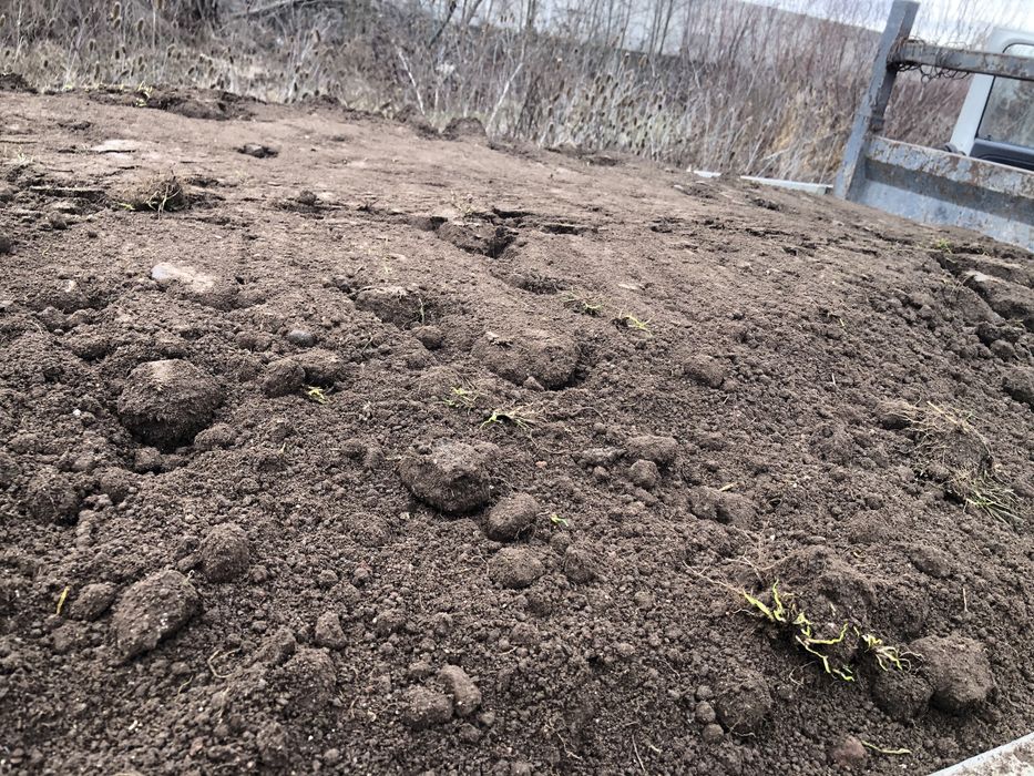 Vand pamant negru de gradina mranita ( vegetal)