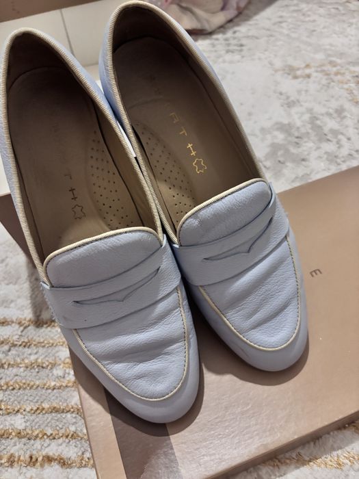 Продаю почти новую обувь.Носила два раза.36 р.итальянская обувь.