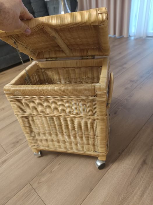 Coș din bambus cu roți