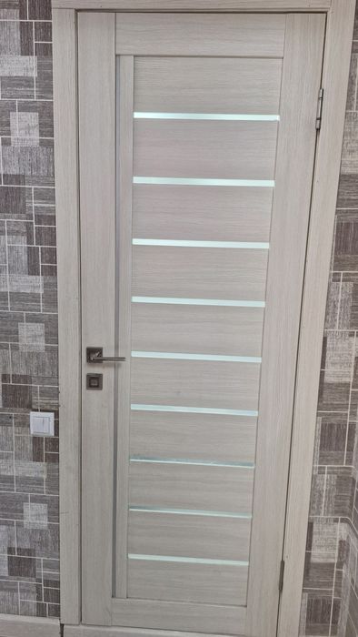 Двери межкомнатные б/у