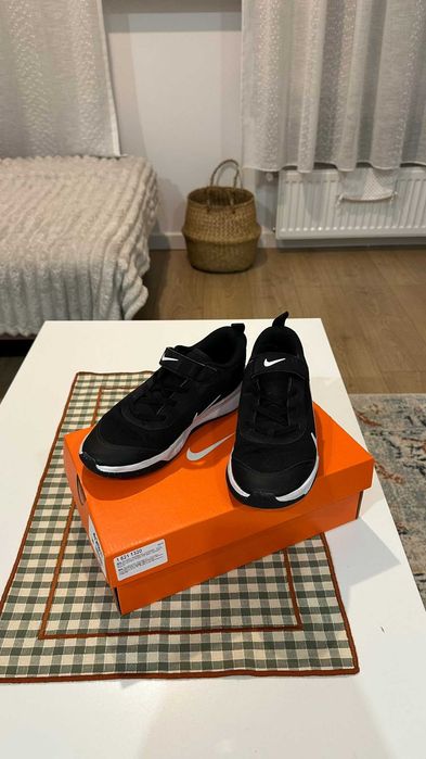 Nike Revolution 7