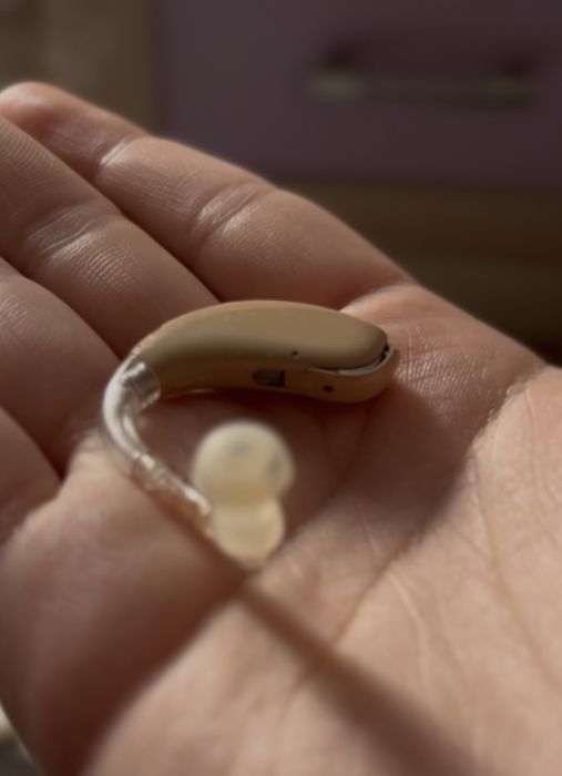 слуховой аппарат,2 за цену 1!