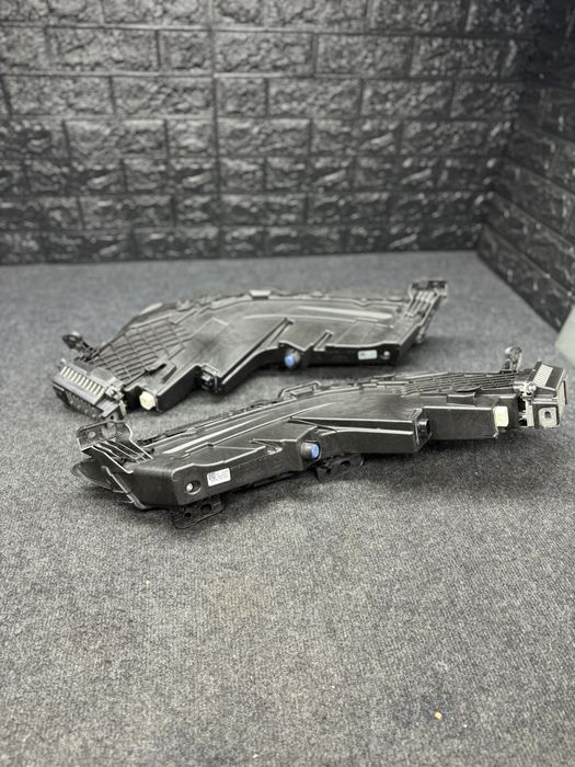 Far stanga dreapta Bmw Seria 7 G70 Swarovski