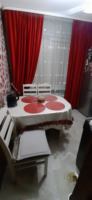 Продам кухонный стол в комплекте.