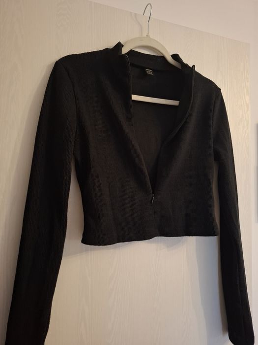 Crop top cu mâneci lungi și fermoar