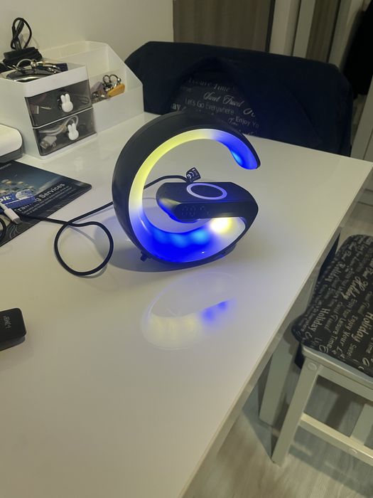 Incarcator wireless, boxa bluetooth fara duportul de se aseaza pe masa