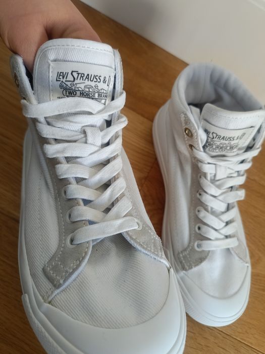 Levis , Дънки и кецове . Сет 65лв