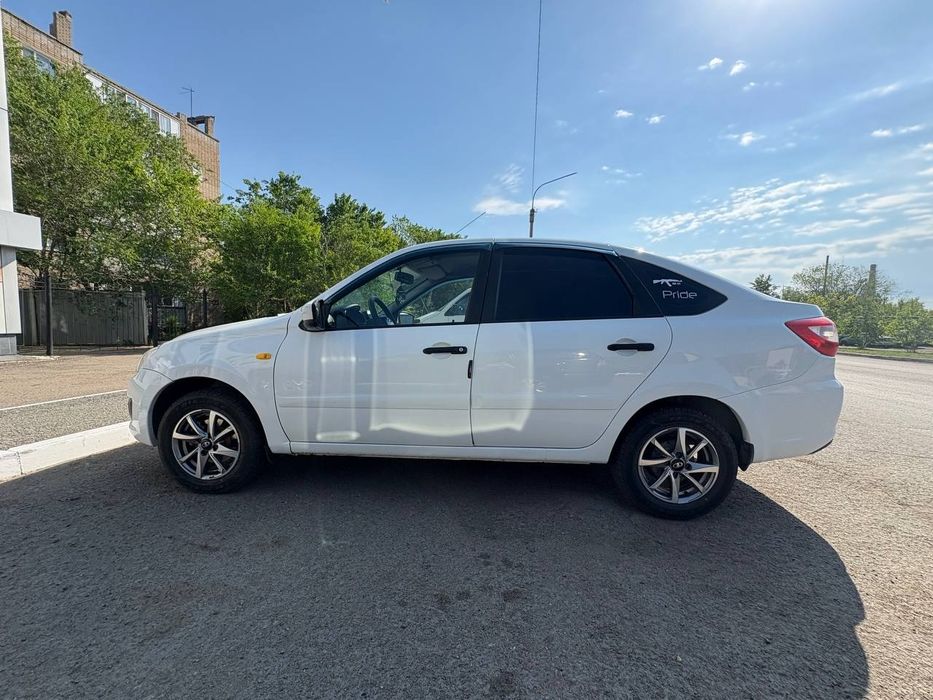Продам Lada Granta Лифтбек 2015 год