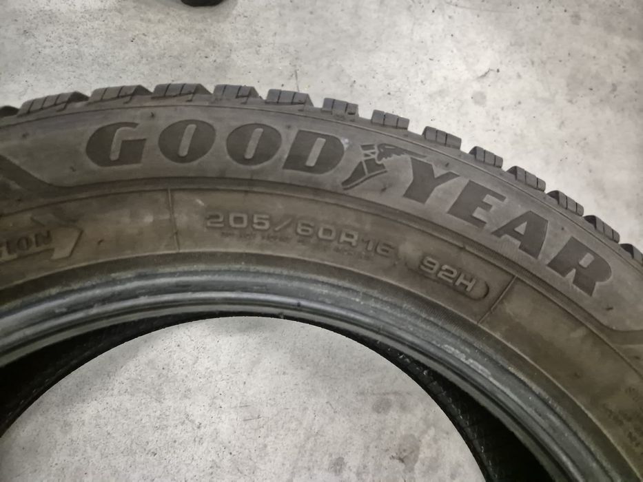 4 anvelope iarna Goodyear 205 60 16 stare foarte buna
