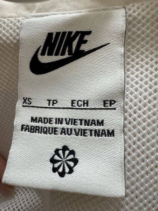 Яке-ветровка на Nike бяла