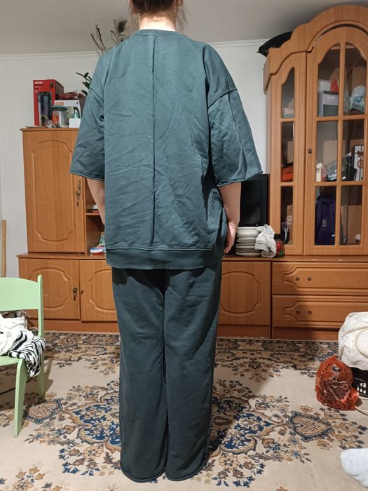 Продам спортивный костюм