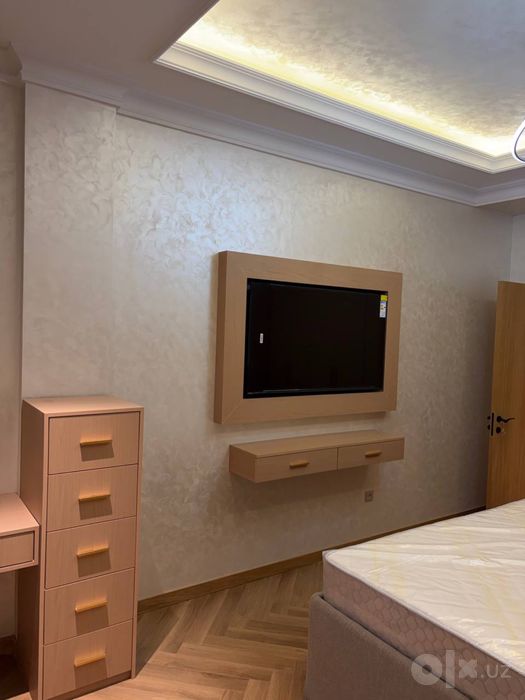 Своя срочно продам Алайский новастройка 3 ком евро ремонт мебел