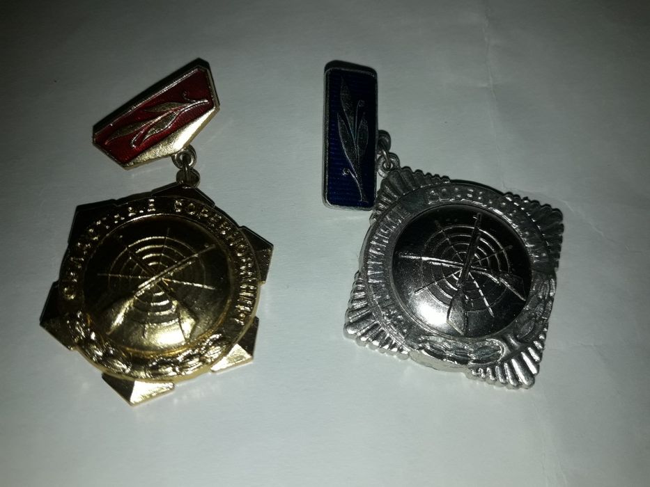 Продам советские значки