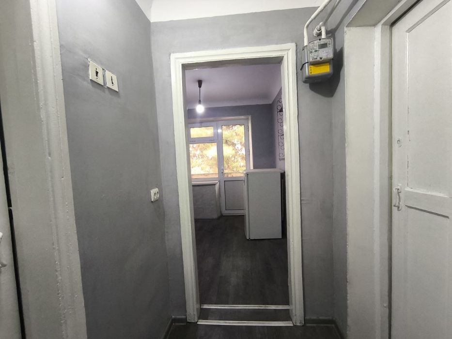 Фаргона давлат Университет ёнида 1 хонали квартира зудлик билан сотила