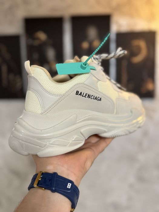 Adidasi Barbati Balenciaga Triple S Crem!