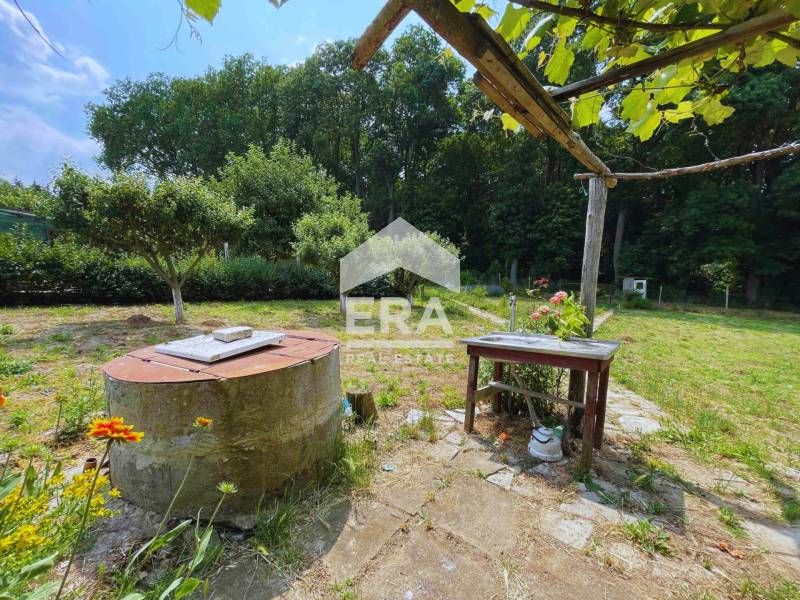 Урегулиран поземлен имот за продажба, със законна постройка, ток и два