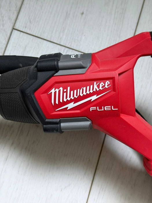 Vibrator beton Milwaukee cu lance 2.4m cu acumulator M18 FCVN12-0