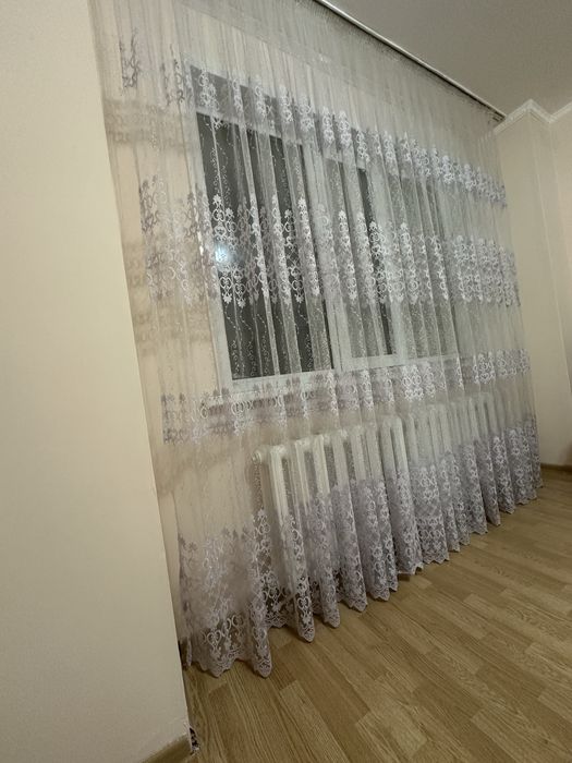 Диван , стол, шторы