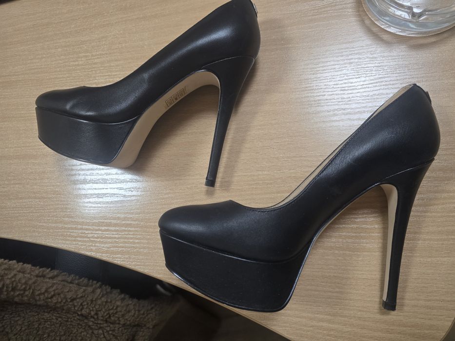 Черни обувки Guess