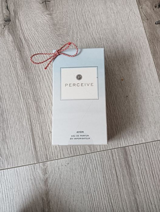 Apa de parfum marca Avon