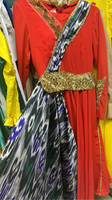 Распродажа костюмов