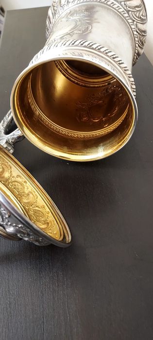 Halba placata cu argint