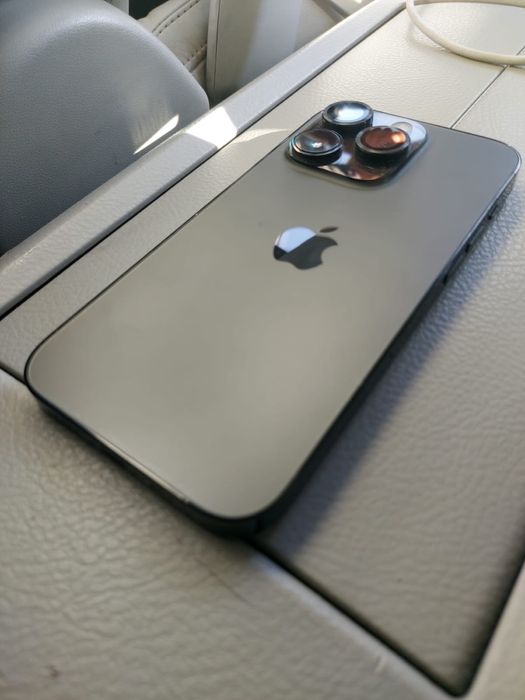 Айфон 14про коробка имеется