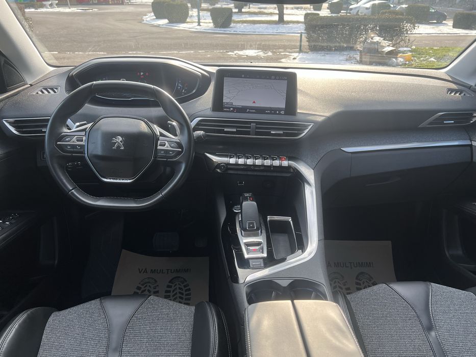 Peugeot / 3008 1.2 PureTech Allure   - Automat