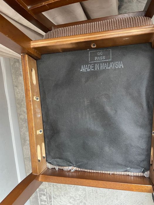 Стол и стулья в зал