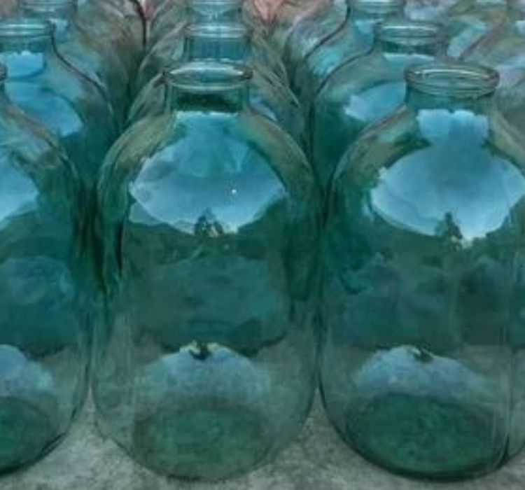 Продам бутыли  10 и 23 литровые  для вина . Находимся Ауэзовский район