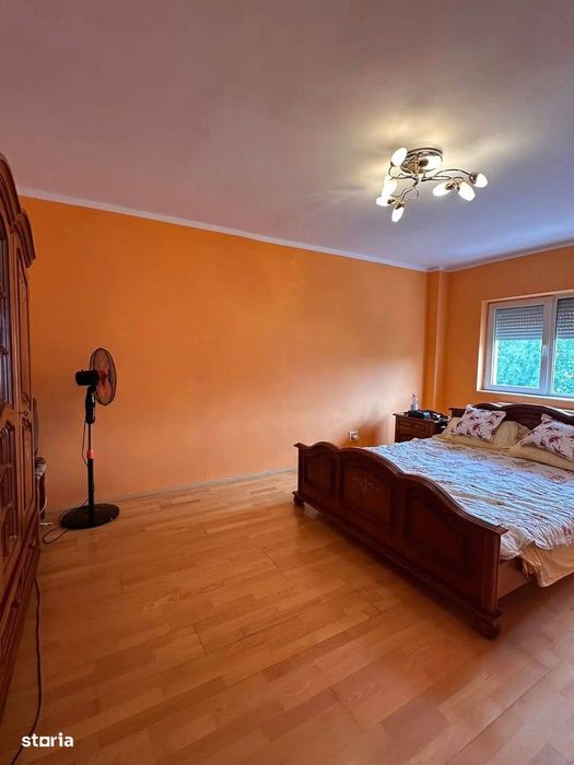 De vanzare apartament 3 camere și balcon,70mp, etaj 2,  Bd Roman Musat