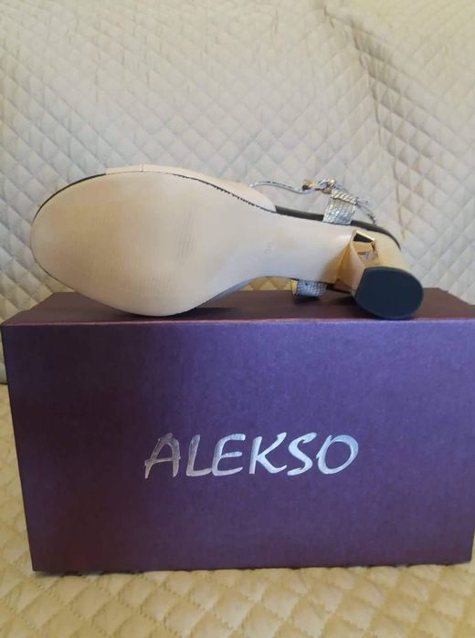 Бежови Дамски обувки Алексо Номер 38