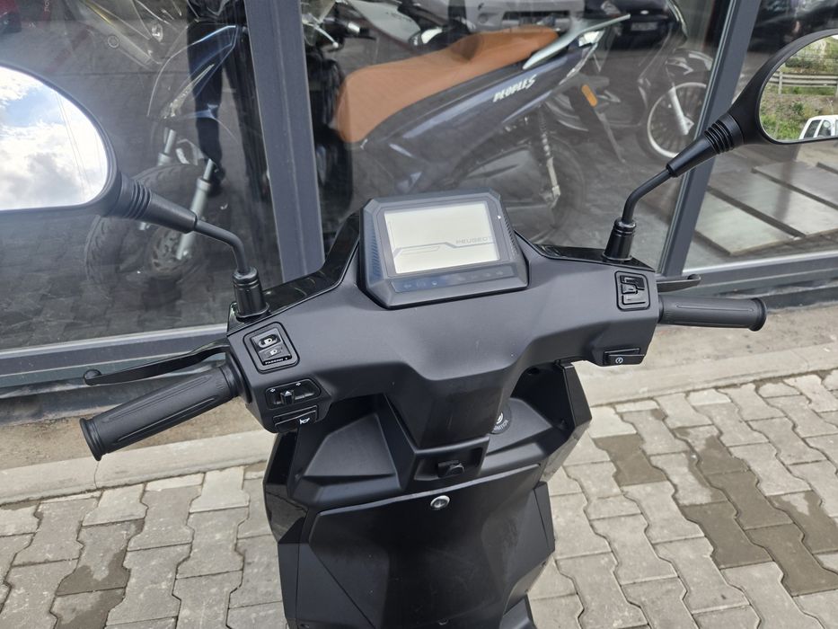 Peugeot Tweet 200 cc - 2024 - 800 km - Transport Gratuit - Garantie -