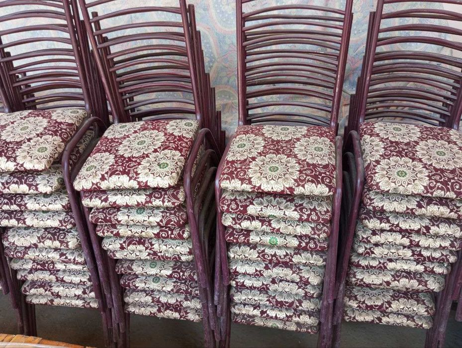 Стол стул сотилади камплект холати йахши