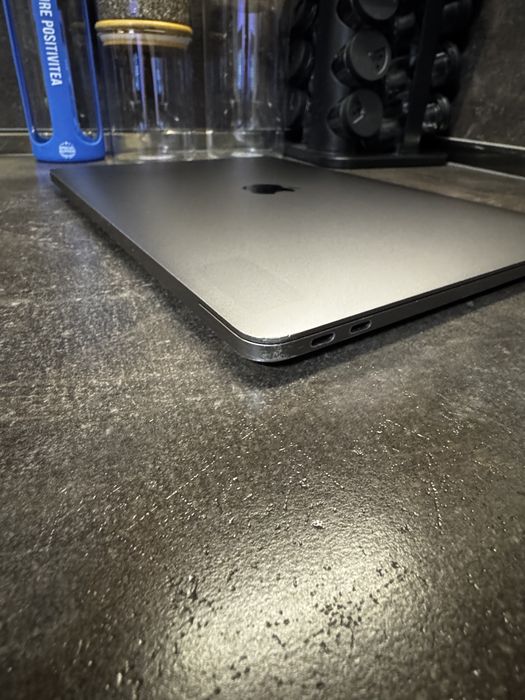 Macbook pro 13 8RAM/256GB 2017г.