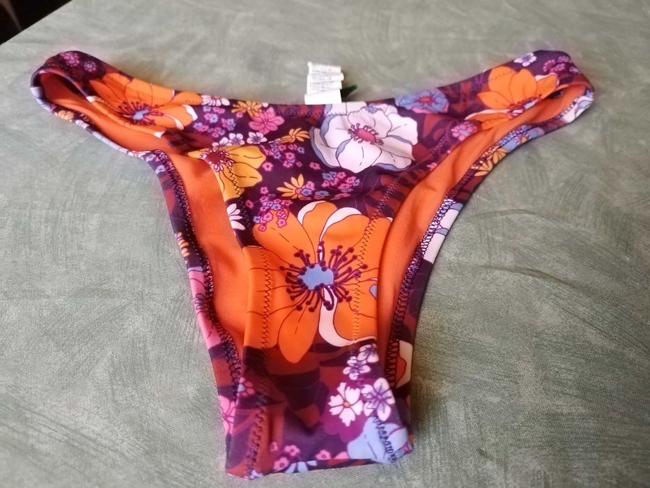 Slip de baie, orange cu flori de la United Colours Of Benetton! Mar. S