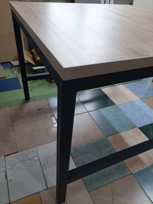 Продам столы с железными ножками